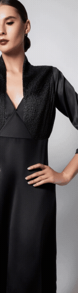 verschiedene Kleider in schwarzem Satingewebe, Maßanfertigungen